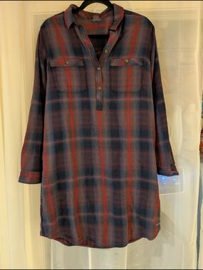 Plaid Tunic Shirt Dress in Navy and Red